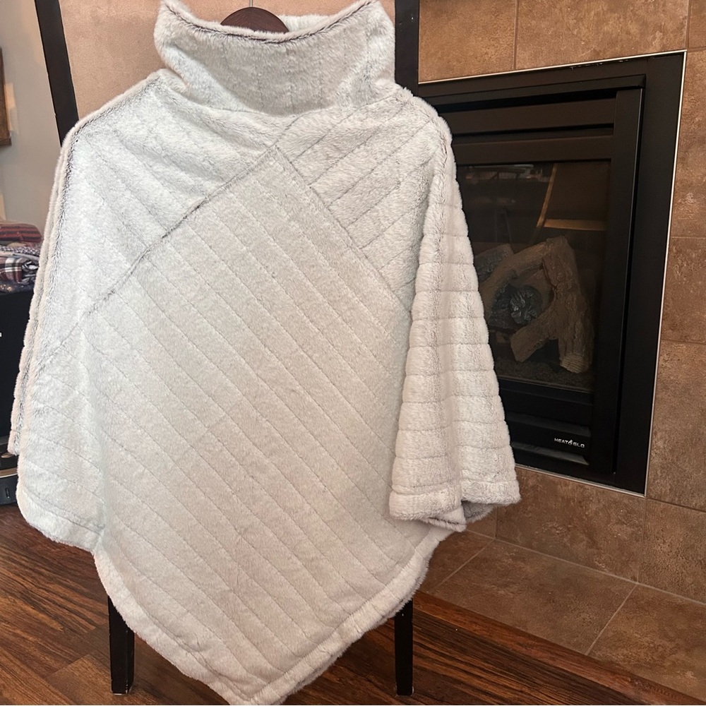 GUESS Super Soft and Cozy Cream Lined Poncho with High Collar O/S
